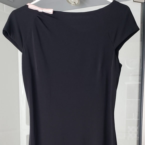 Little black dress with pink satin detail size 6 feels like a 4 to 6 MADE IN USA - Picture 1 of 5